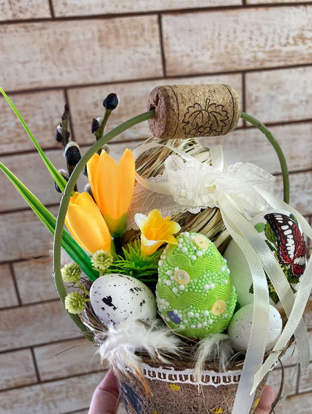 Пасхальная композиция "Весенняя" в стаканчике из кокосового волокна